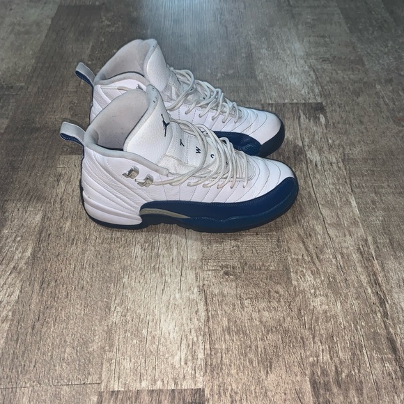 Jordan 12’s Size 7 - Picture 2 of 5